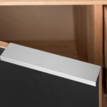 Drewniana komoda z litego drewna Eleana 1T3L