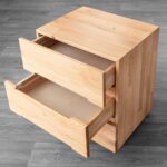 Drewniana szafka nocna z litego drewna Macari 3L