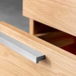 Elegancka drewniana szafka nocna Arella 3L-RE