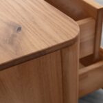 Drewniana szafka nocna z litego drewna Lelina 2L