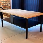 Stolik Kawowy z Drewna Dębowego i Metalową Ramą – Taverno