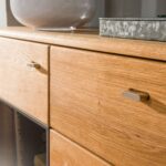 Witryna Słupek Niska do Salonu Prawa Maseri