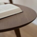 Klasyczny nowoczesny dębowy stolik tabacco Basic