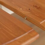 Praktyczny klasyczny sosnowy stół Ingrid