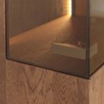 Minimalistyczna dębowa nowoczesna witryna Essentia