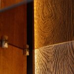 Elegancka nowoczesna dębowa witryna Essentia