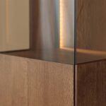 Minimalistyczna dębowa nowoczesna witryna Essentia