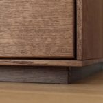 Minimalistyczna dębowa nowoczesna witryna Essentia