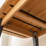 Minimalistyczny rozkładany dębowy stół Basic