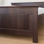 Skandynawskie klasyczne sosnowe łóżko Kalari