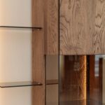 Elegancka nowoczesna dębowa witryna Essentia