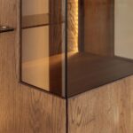 Elegancka nowoczesna dębowa witryna Essentia