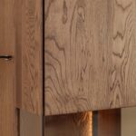 Elegancka nowoczesna dębowa witryna Essentia