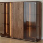 Elegancka nowoczesna dębowa witryna Essentia