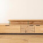 Modernistyczna Szafka RTV z Plastrem Drewna Loftwood