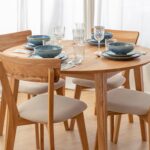 Krzesło drewniane Max z beżowym siedziskiem