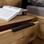 Stolik nocny z drewna Maseri