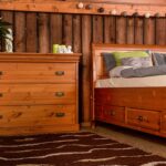 Sosnowa mała biała komoda ANADI