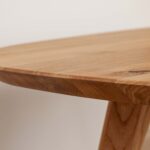 Owalny stolik kawowy z drewna Basic