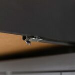 Mała witryna z litego drewna INGRID