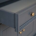 Biała klasyczna komoda drewniana INGRID