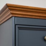 Biała klasyczna komoda drewniana INGRID