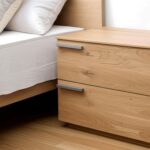 Szafka nocna drewniana z litego drewna Arella 2L-RE