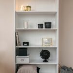 Biały regał biblioteczka sosnowa ANADI