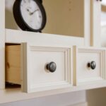 Biała nadstawka do kredensu INGRID