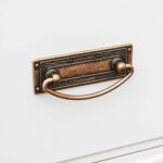 Sosnowa szafa dwudrzwiowa z szufladami ANADI