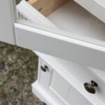 Mała witryna z litego drewna INGRID