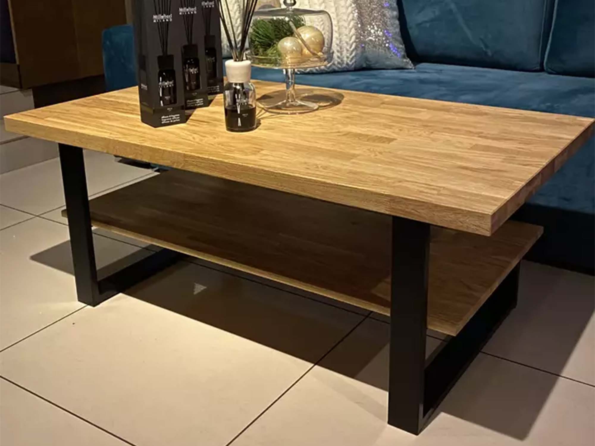 Ława dębowa loft z metalowymi nogami aranżacja salon